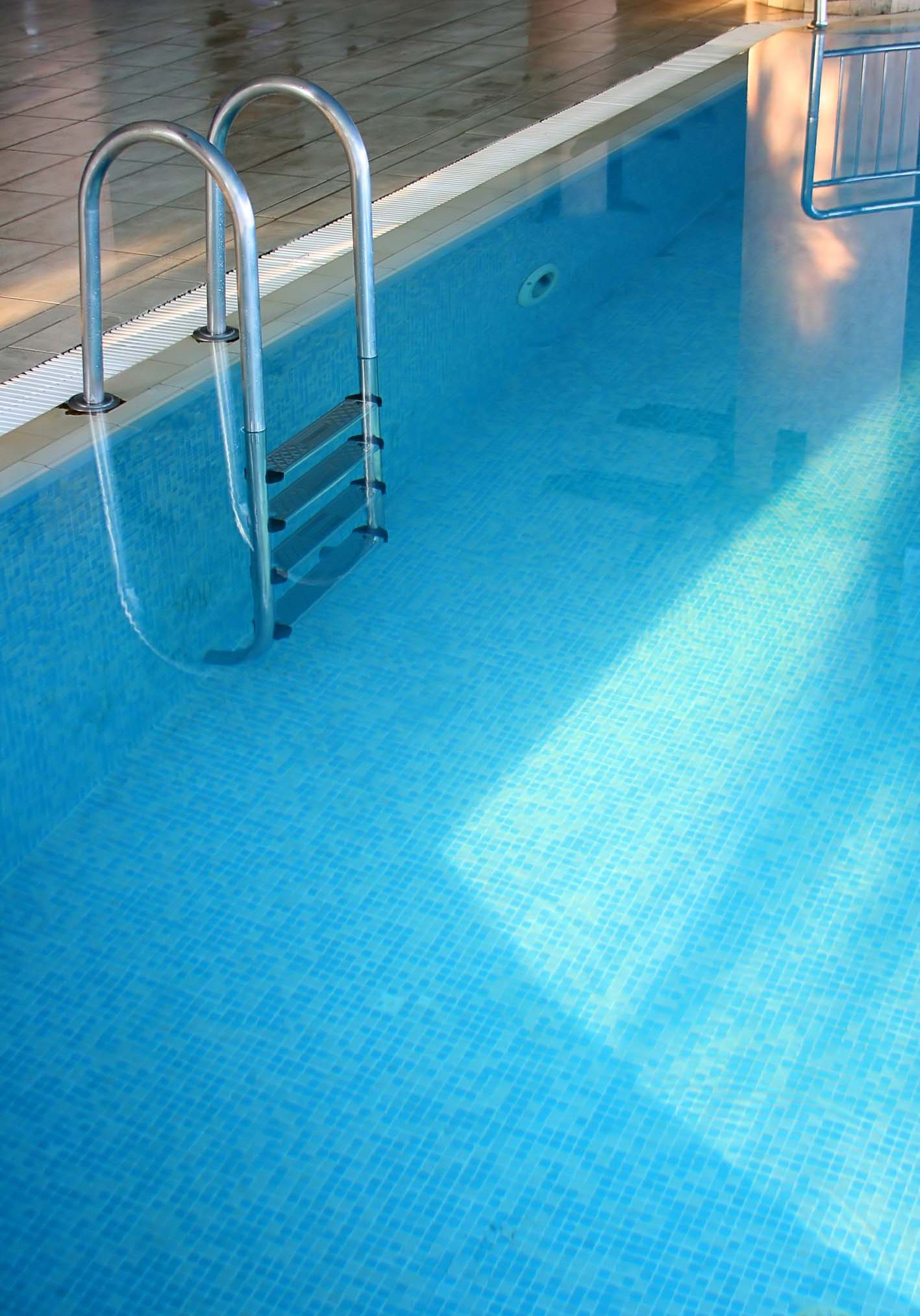 Indoor pool with a ladder and transparent water